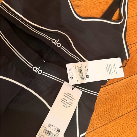 ALO Yoga Black and White Leggings - Picture 3 of 5